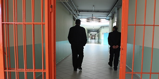 Hükümlülerin Kovid-19 izin süreleri uzatıldı