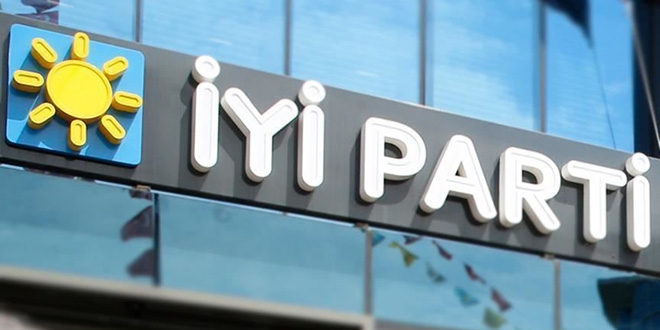 İYİ Parti kurucu üyesi Mahmut Bozkurt partisinden istifa etti