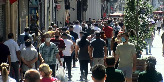 stiklal Caddesi'nde younluk...  Maskesizler ounluktayd