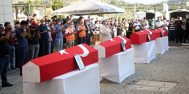Mersin'de devrilen otobüste şehit olan 4 asker için tören
