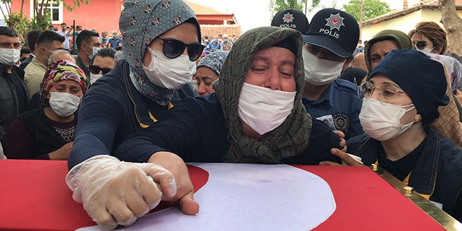 Şehit annesinden yürek burkan veda
