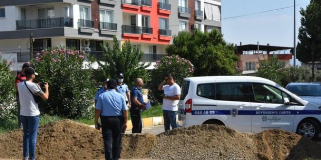 'Tapulu malım' dediği yolu 2'nci kez ulaşıma kapattı