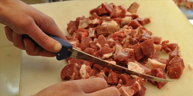 Uzmanından uyarı: Eti çok parçalayarak yemek bakteri üretir