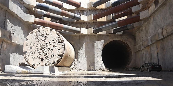 'En uzun demir yolu tüneli'nde çalışmalar hızla sürüyor