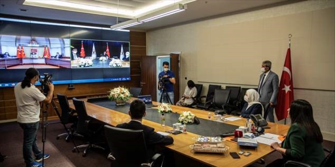 Siyasi partiler videokonferans araclyla bayramlat