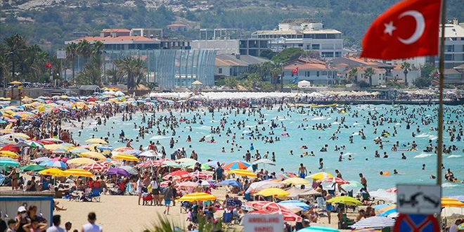 Turizm merkezi Çeşme bayramı 'dolu dolu' geçiriyor