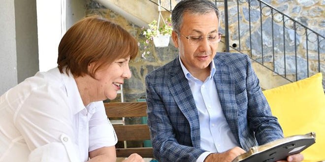 İstanbul Valisi Ali Yerlikaya ilkokul öğretmenini ziyaret etti