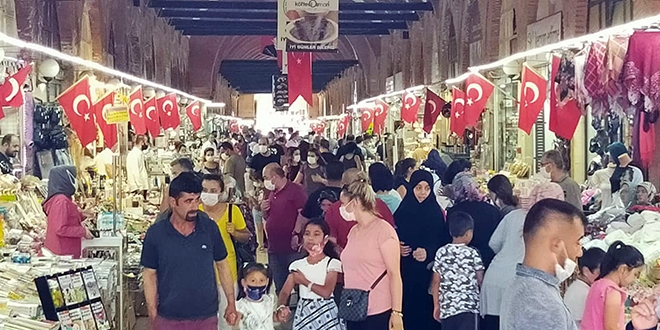 Bakan Koca'nın 'vaka az' dediği ile binlerce kişi akın etti