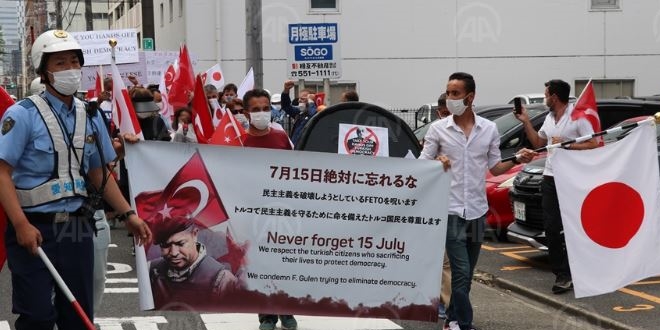 Japonya'da FET'ye ait okulun nnde terr rgt protestosu