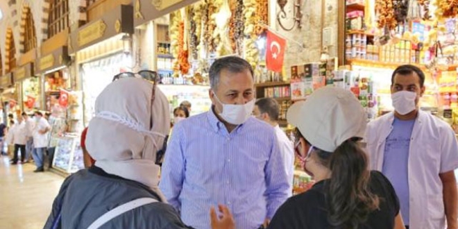 İstanbul Valisi, Mısır Çarşısı'ndaki denetimlere katıldı