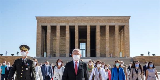 CHP Genel Başkanı Kılıçdaroğlu, Anıtkabir'i ziyaret etti