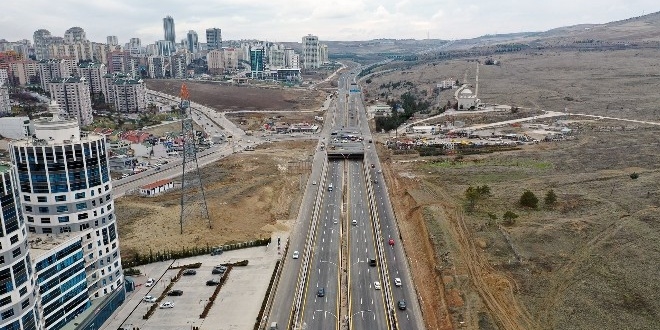 Başkent'te trafik yoğunluğunu azaltacak projeler hızla ilerliyor