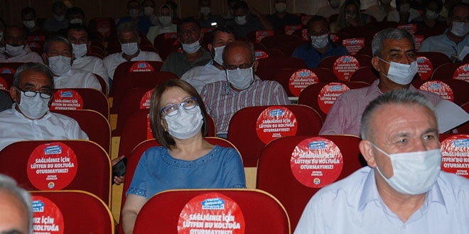 Adana Büyükşehir Belediyesi Meclisi'nde 25 dakikada 21 madde görüşüldü