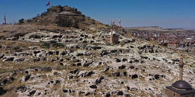 Tarihi Kayaşehir turistlere gece gündüz ev sahipliği yapıyor