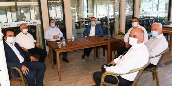 AK Parti Grup Başkanvekili, CHP'li belediye başkanlarıyla görüştü
