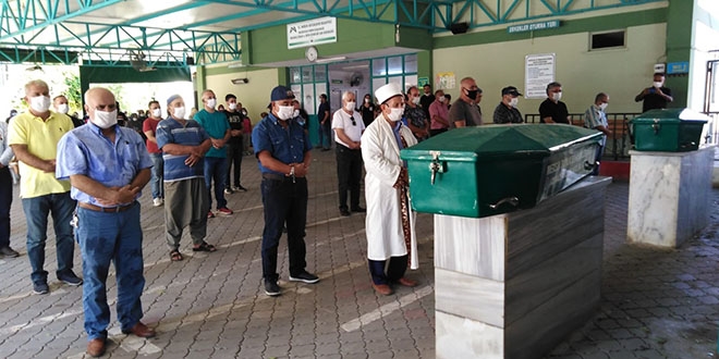 Vali yardımcısının öldürdüğü anne ve kardeşi toprağa verildi