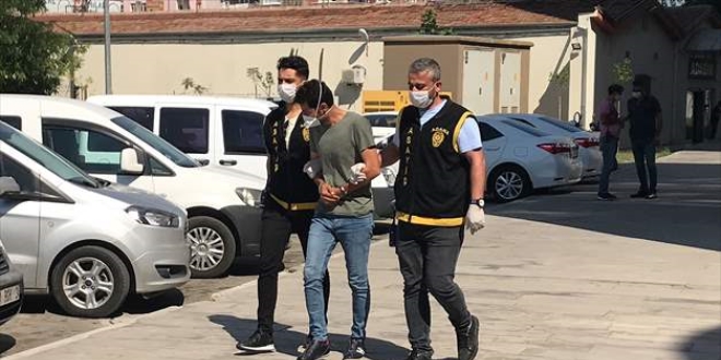 Kendini polis olarak tanıtarak evlenme vaadiyle kadınları kandırdı