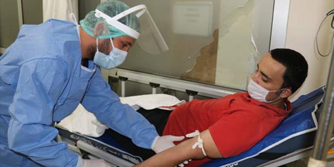 Virüsü atlatan 3 hemşire göreve dönmenin gururunu yaşıyor
