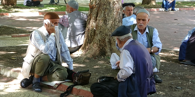 3 ilde daha 65 yaş üstüne virüs kısıtlaması