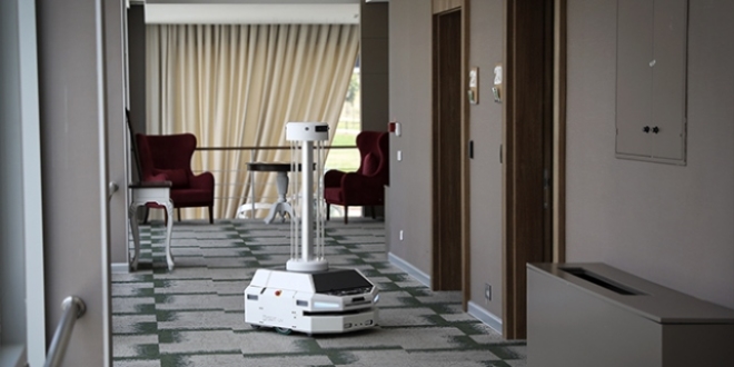 Yerli dezenfeksiyon robotu iş başında