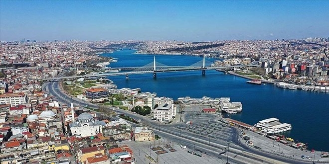 Yılda ortalama 2.5 santim kayıyoruz
