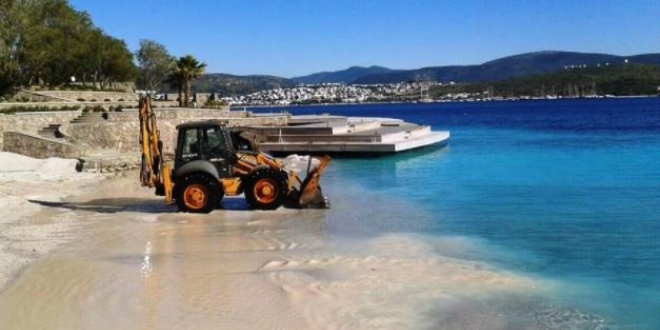 Bodrum'da karadaki kaak yaplar deniz dibine kadar indi