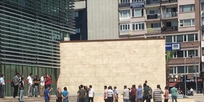 Denizli'de sokak düğünlerinin yasaklanması protesto edildi