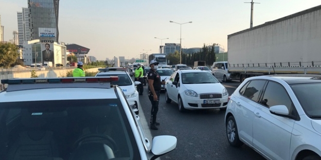 İstanbul'da çakar ve emniyet şeridi denetimleri yapıldı