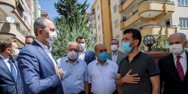 Adalet Bakanı Gül'den Duygu Delen'in ailesine ziyaret