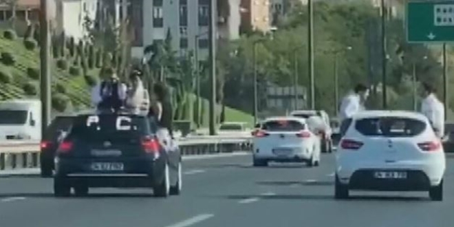 Düğün konvoyunda camdan sarkıp dans edenlere ceza