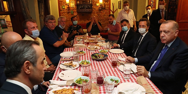 Erdoğan, Üsküdar'daki bir restoranda yemek yedi