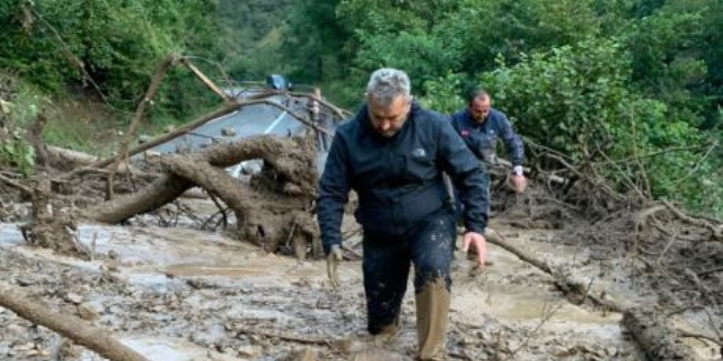 Ak Parti'li vekil, afet blgesine giderken mahsur kald