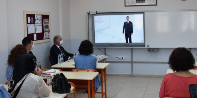 En başarılı öğrencilere 'geleceğin meslekleri' öğretiliyor