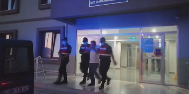 Yarı fiyatına verdiği sahte dövizi sosyal medyadan 2 kişiye sattı