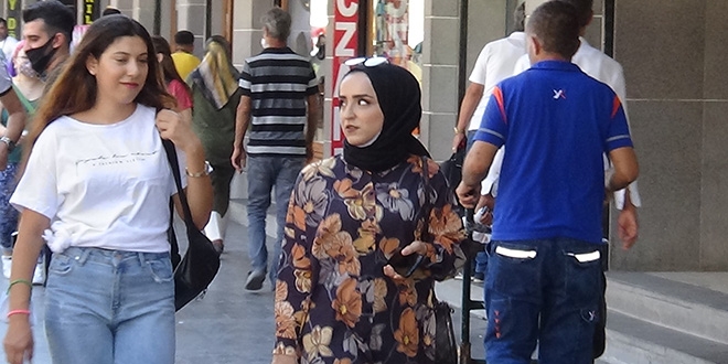 Virüsün tırmanışta olduğu ilde gençler yine de maske takmıyor
