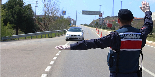 İzmir'de karantinada olması gerekirken, Manisa'da otobüste yakalandı