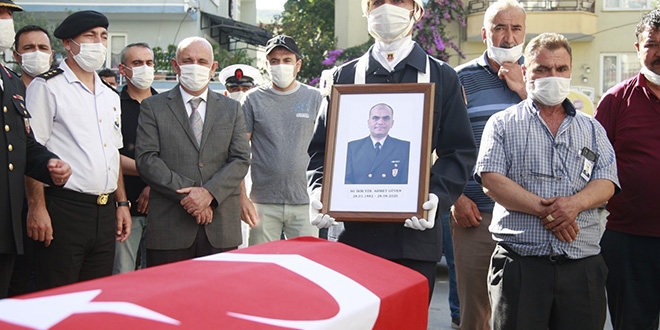 Evinde kalp krizi geçiren yüzbaşı hayatını kaybetti