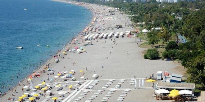 Antalya sahillerinde sıcak hava yoğunluğu