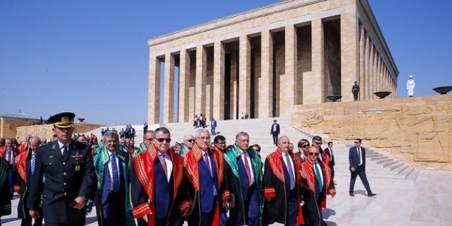 Yargıtay üyelerinden adli yıl açılışı dolayısıyla Anıtkabir'e ziyaret