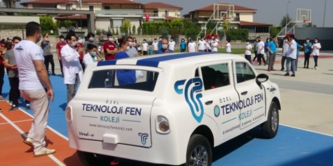 Türkiye'nin yerli otomobili öğrencilere ışık tuttu