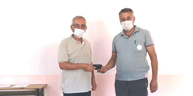Okul çalışanından örnek davranış: Para dolu cüzdanı teslim etti