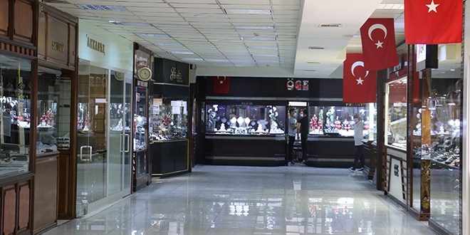 Başkent'te koronavirüs iddiası 300 esnafı mağdur etti