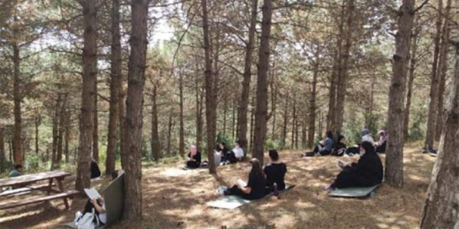 Şehir Ormanı'nda kitap okumanın tadını çıkardılar