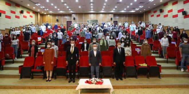 Ağrı Valisi, sözleşmeli öğretmenlerle bir araya geldi