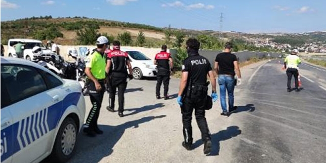 Emniyet müdüründen 4 polise maske cezası