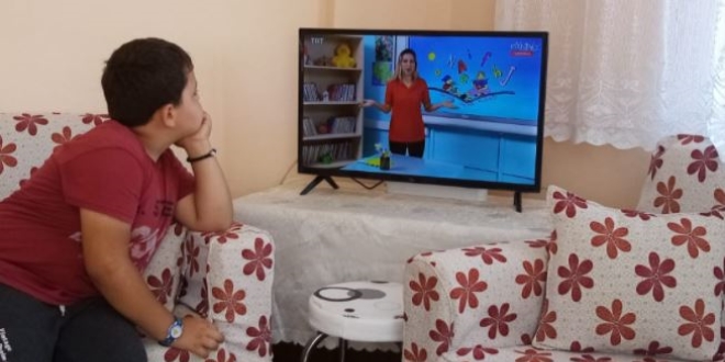 EBA TV'yi izleyemeyen 77 çocuğun sorunu çözüldü