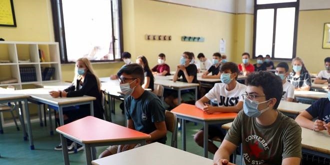 İtalya'da, okullar eğitime başladı