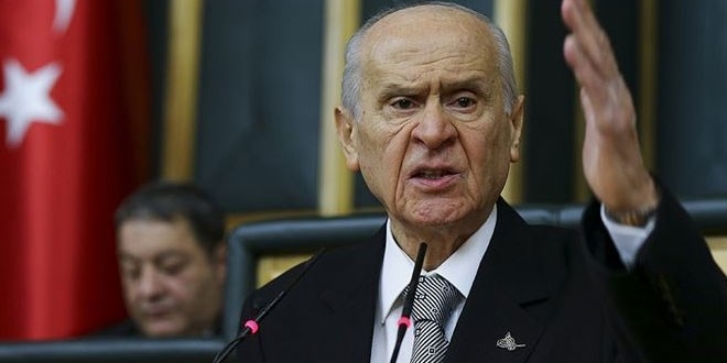 Bahçeli, TV'de korona yorumu yapan doktorlara sert çıktı