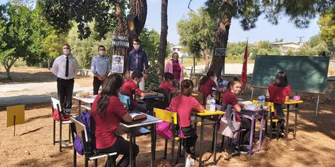 Bu okul 'Hababam' gibi dersleri açık havada yapıyor