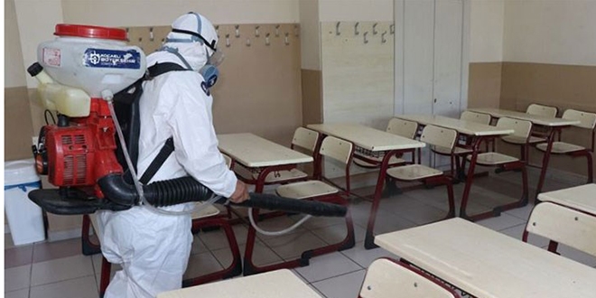 Okullarda virüse karşı en önemli tedbir 'fiziksel mesafe ve hijyen'